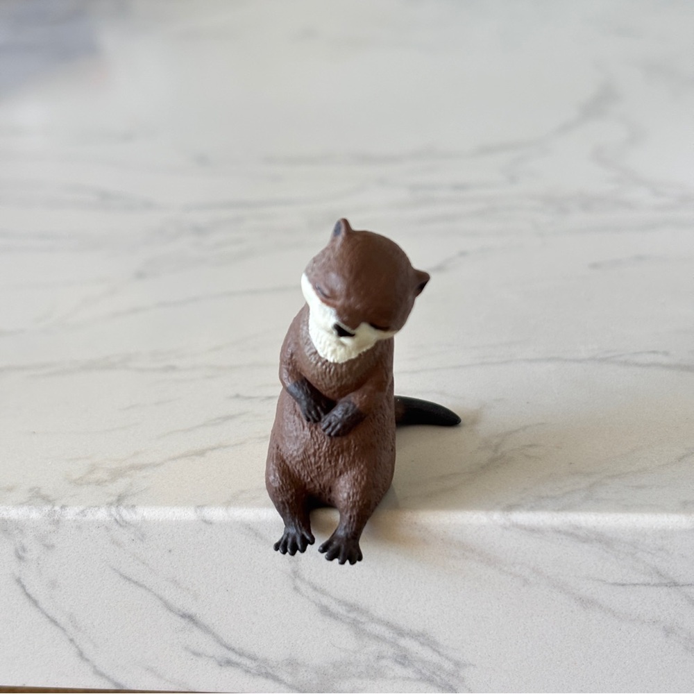 Japanese Brand Yell Otter miniature figure, NIB